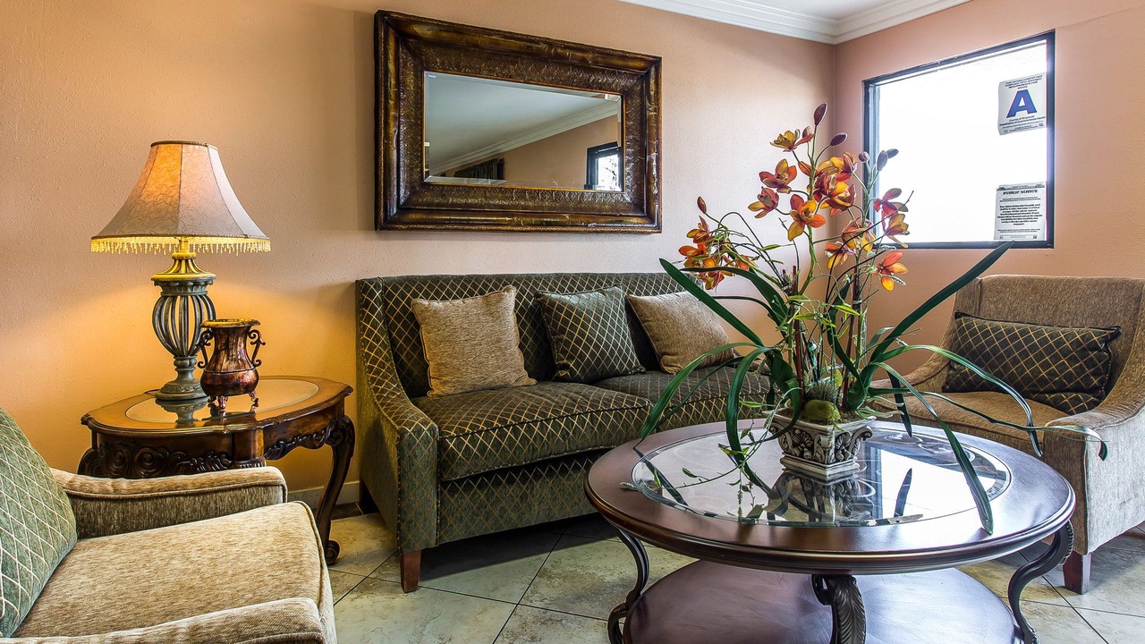 Photo of Livingroom in Lake Elsinore