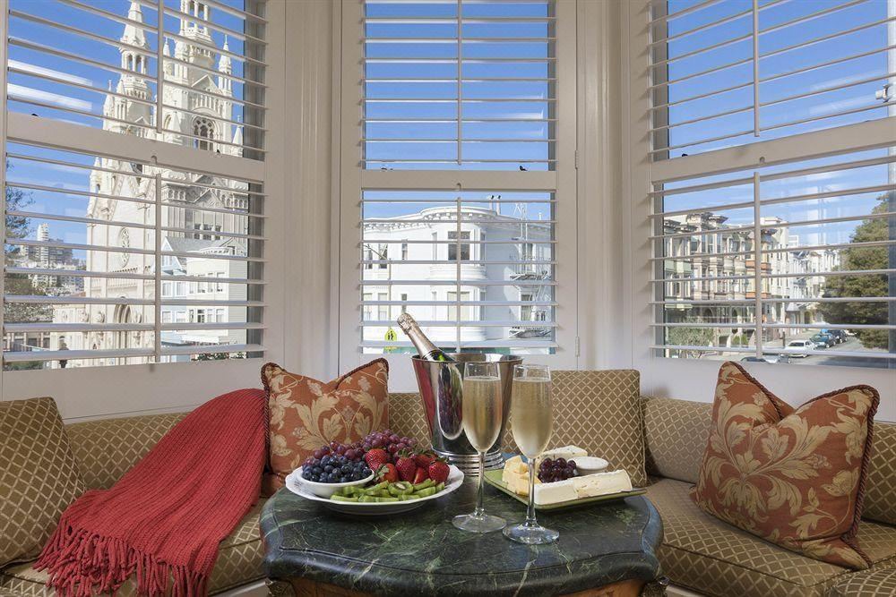 Photo of Livingroom in Telegraph Hill