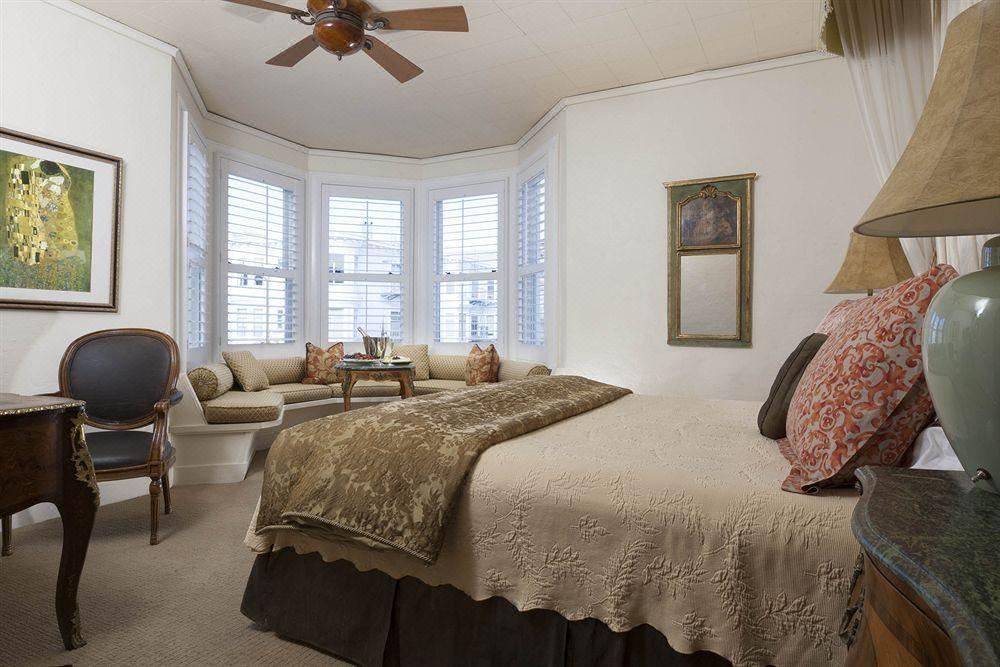 Photo of Livingroom in Telegraph Hill