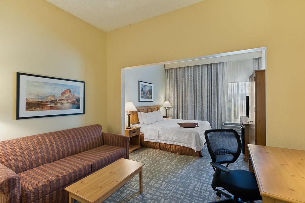 Photo of Livingroom in Anthem Commerce Park