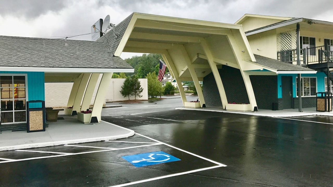 Photo of Buildings in Roseburg