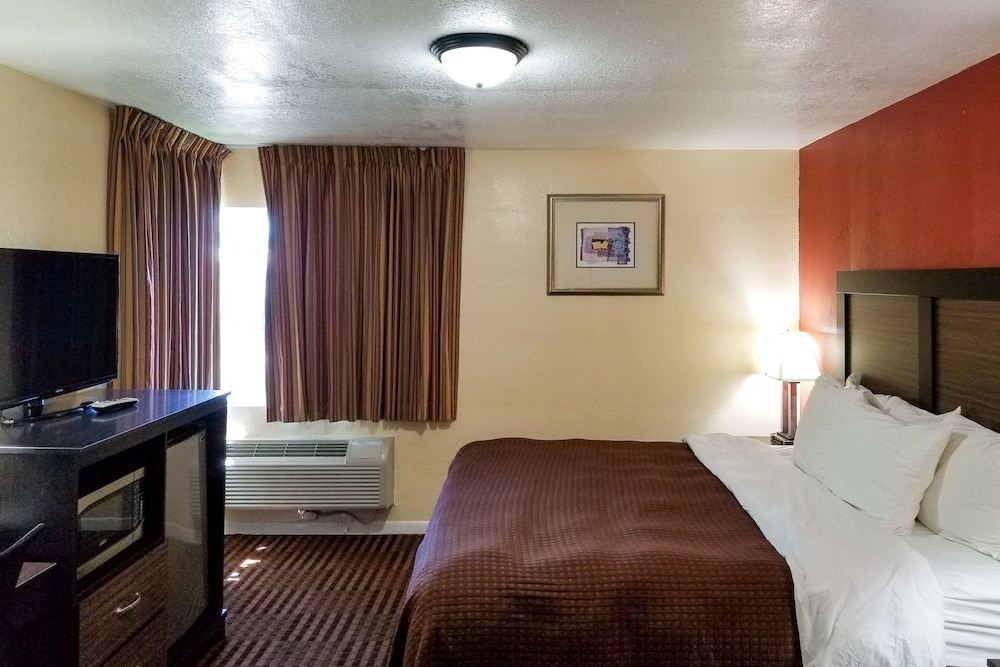 Photo of Bedroom in City Center Medford