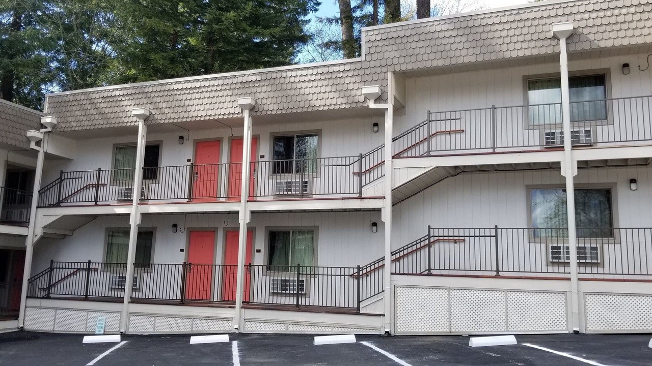 Photo of Buildings in Redway