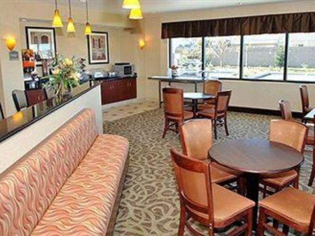 Photo of Livingroom in Dixon
