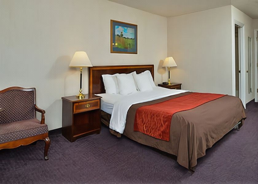 Photo of Bedroom in Weed