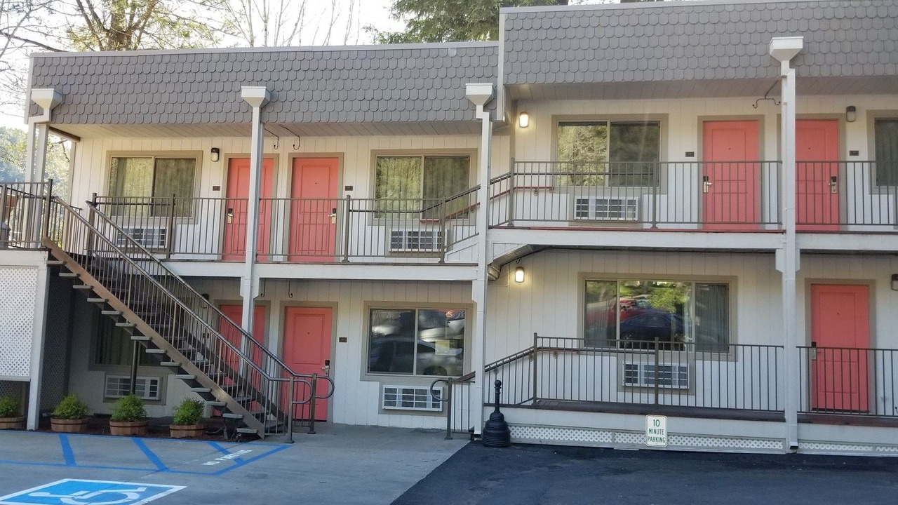 Photo of Buildings in Redway