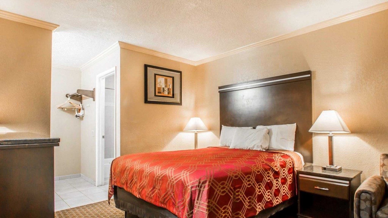 Photo of Bedroom in Lemon Grove