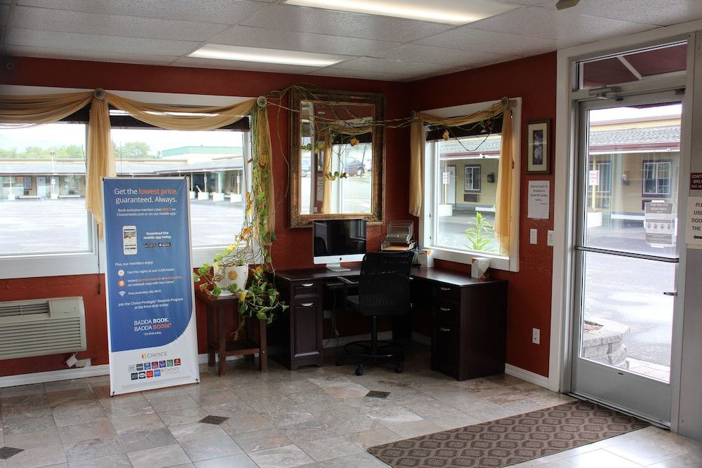Photo of Livingroom in City Center Medford