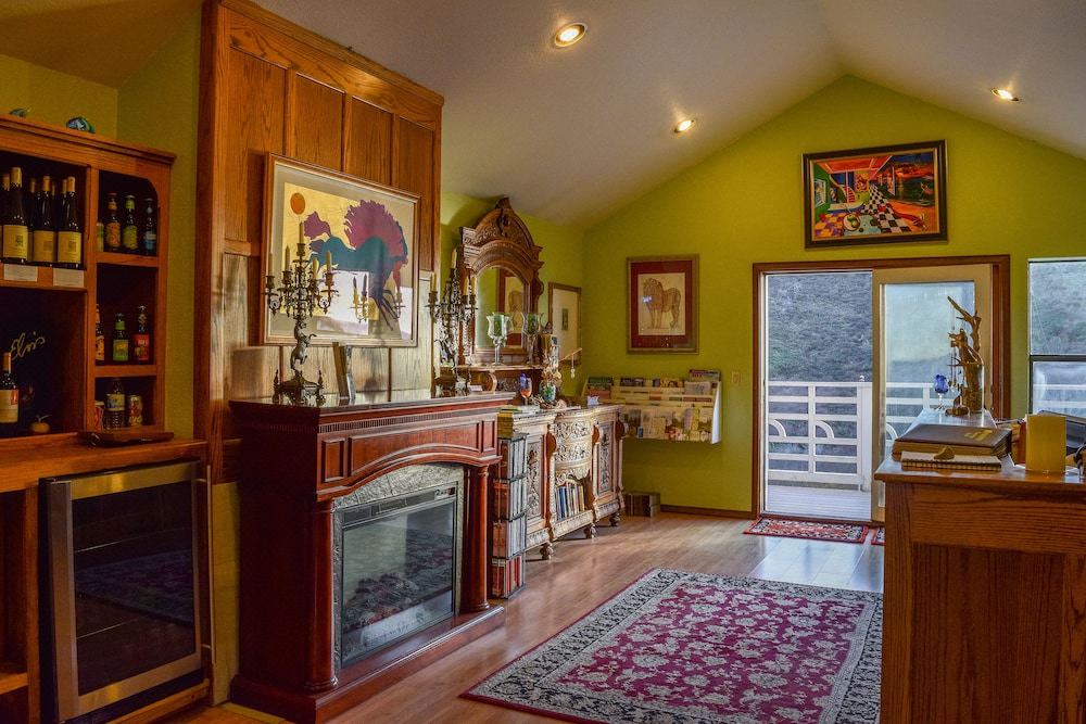 Photo of Livingroom in Point Arena