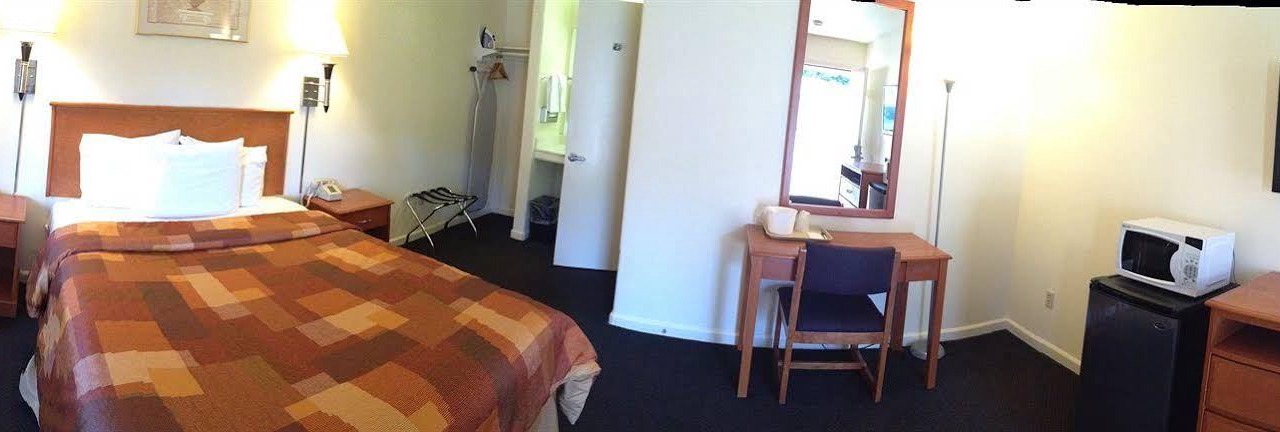Photo of Livingroom in North Junior College Neighborhood Association