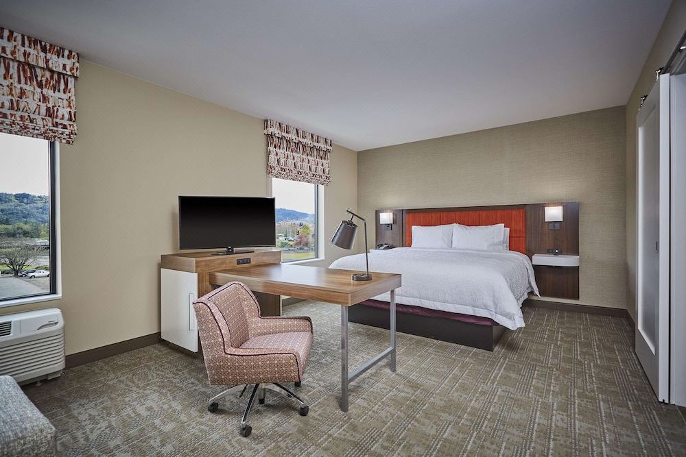 Photo of Bedroom in Roseburg