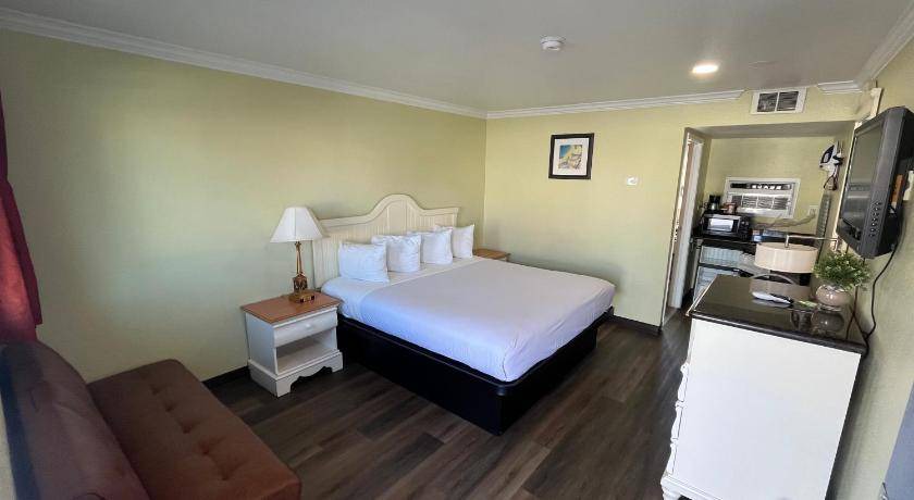 Photo of Bedroom in Grover Beach
