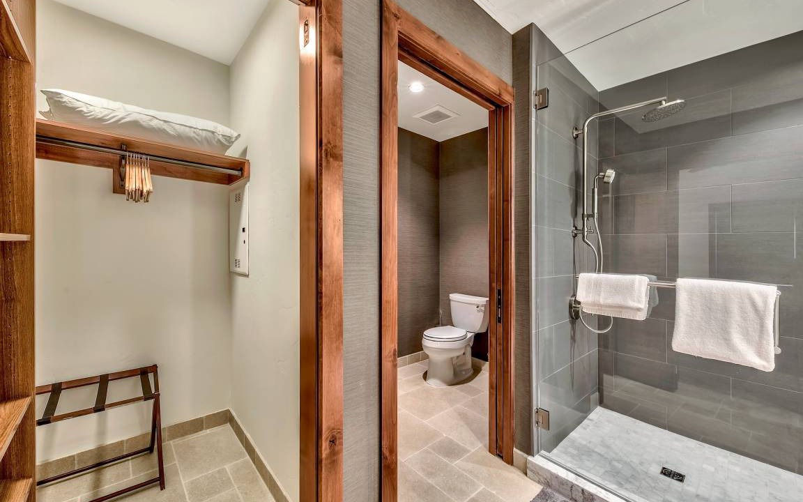 Photo of Bathroom in Lakeside Park