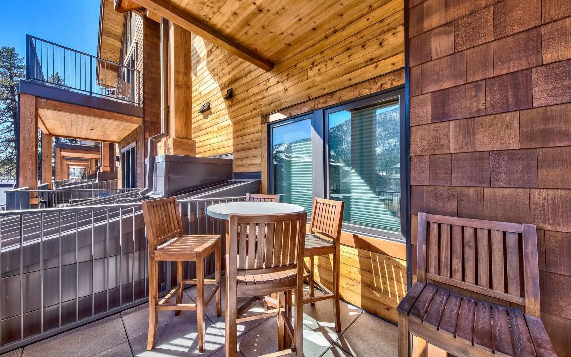 Photo of Patio Balcony in Lakeside Park