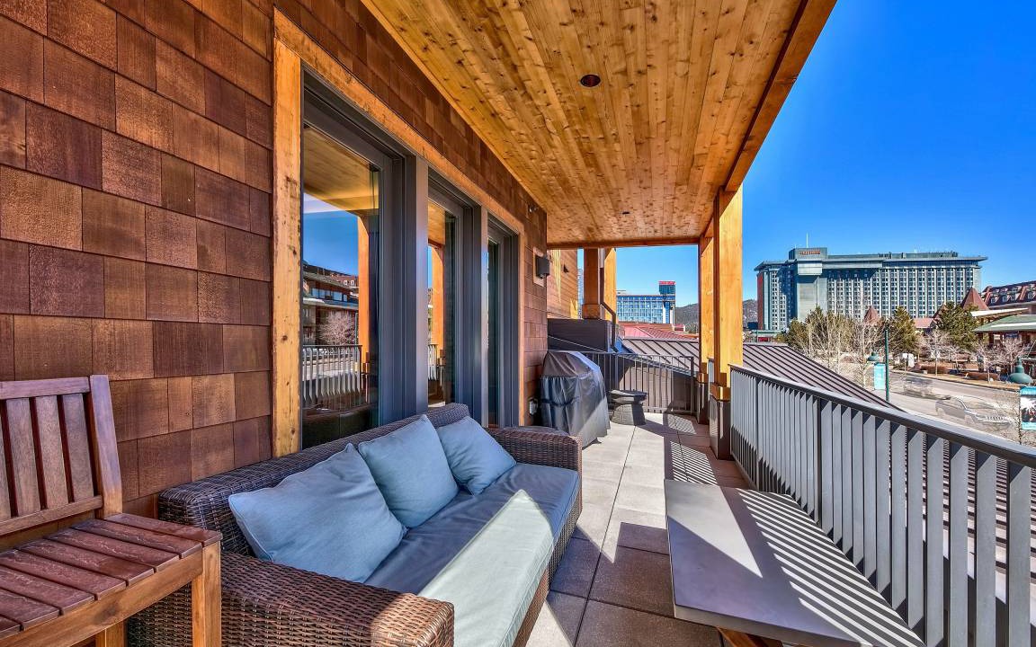 Photo of Patio Balcony in Lakeside Park