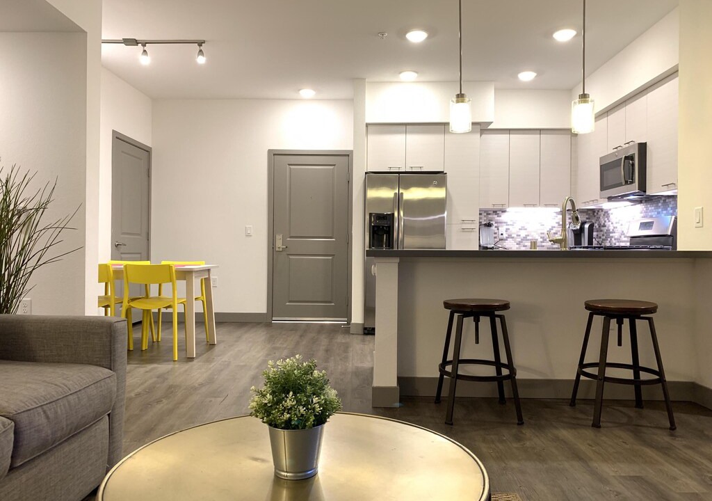 Photo of Livingroom in Platinum Triangle