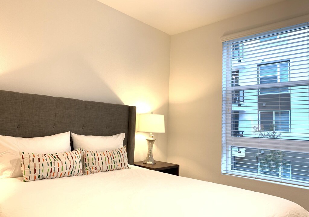 Photo of Bedroom in Platinum Triangle