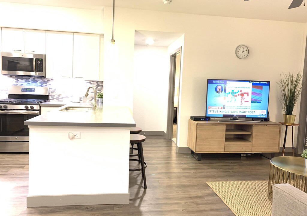 Photo of Livingroom in Platinum Triangle