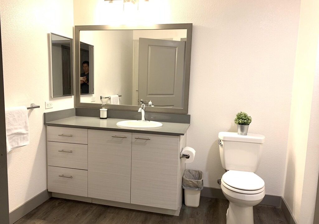 Photo of Bathroom in Platinum Triangle