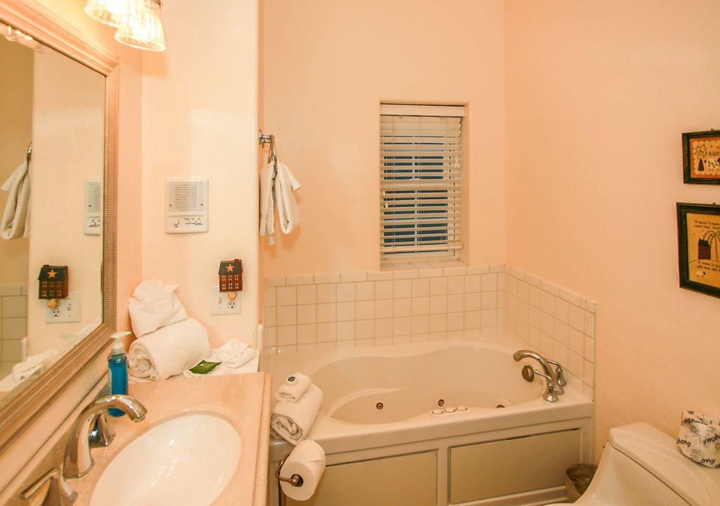 Photo of Bathroom in Whispering Forest