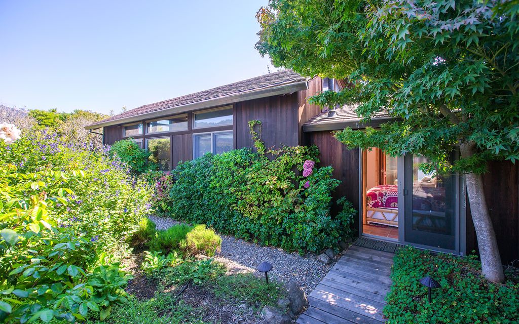 Photo of Buildings in Stinson Beach
