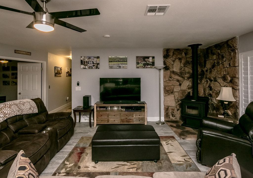 Photo of Livingroom in Sunridge Estates