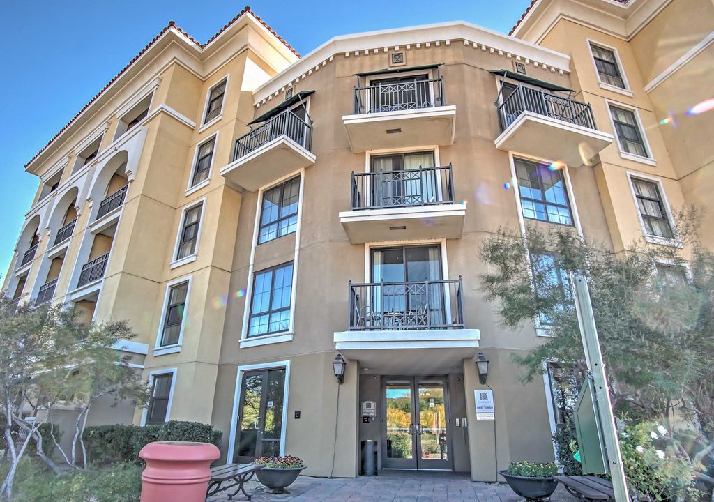 Photo of Buildings in Lake Las Vegas