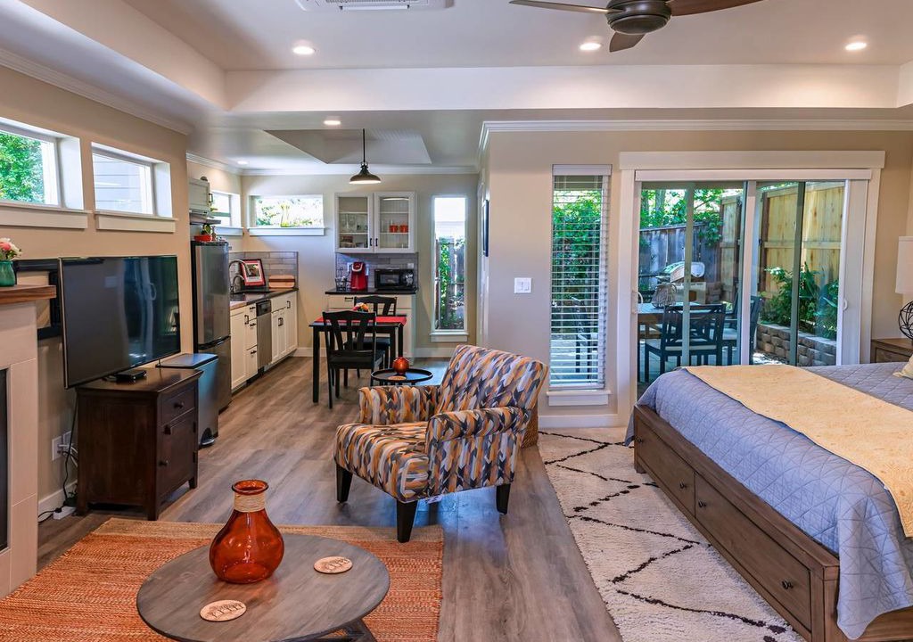 Photo of Livingroom in Historic Railroad District