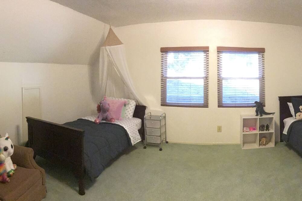 Photo of Bedroom in Alta Sierra