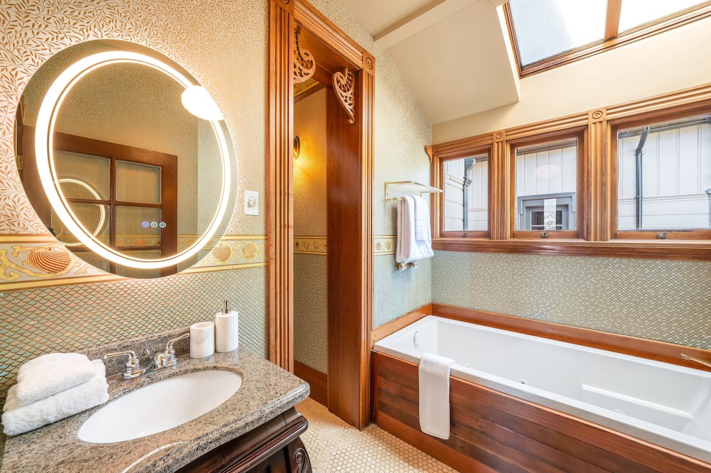 Photo of Bathroom in Geyserville