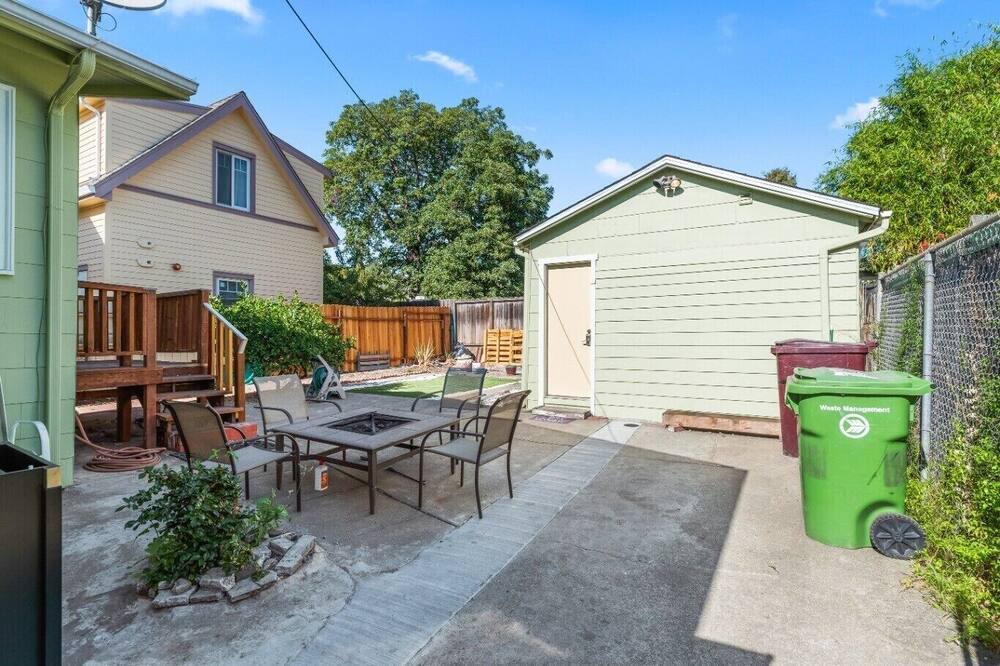 Photo of Patio Balcony in Laurel