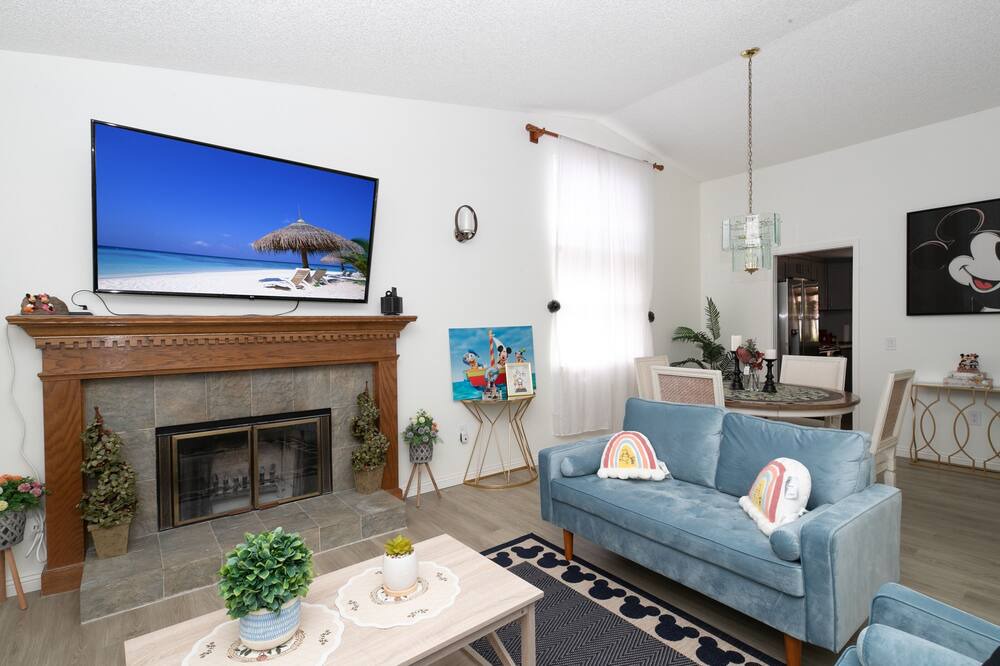 Photo of Livingroom in Yorba Linda