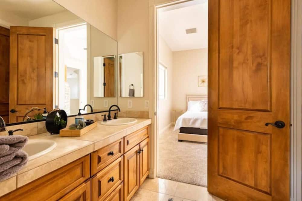 Photo of Bathroom in Firerock