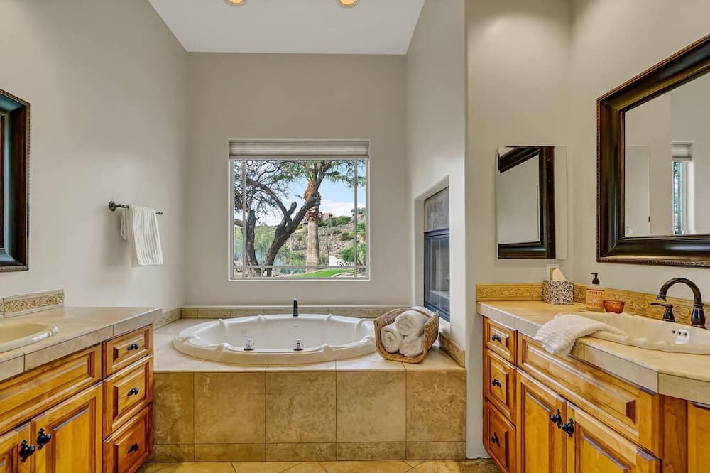 Photo of Bathroom in Firerock