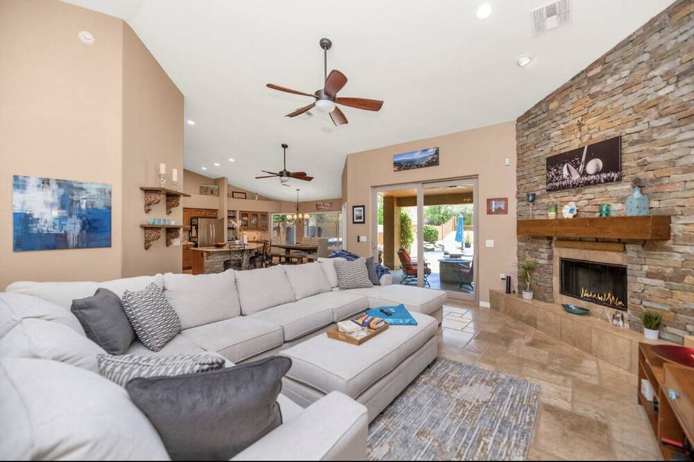 Photo of Livingroom in Tatum Ranch