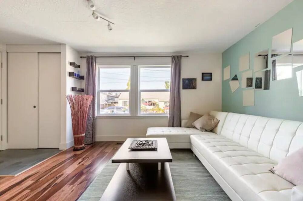 Photo of Livingroom in Thurston