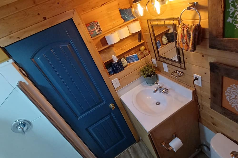 Photo of Bathroom in McKenzie Bridge