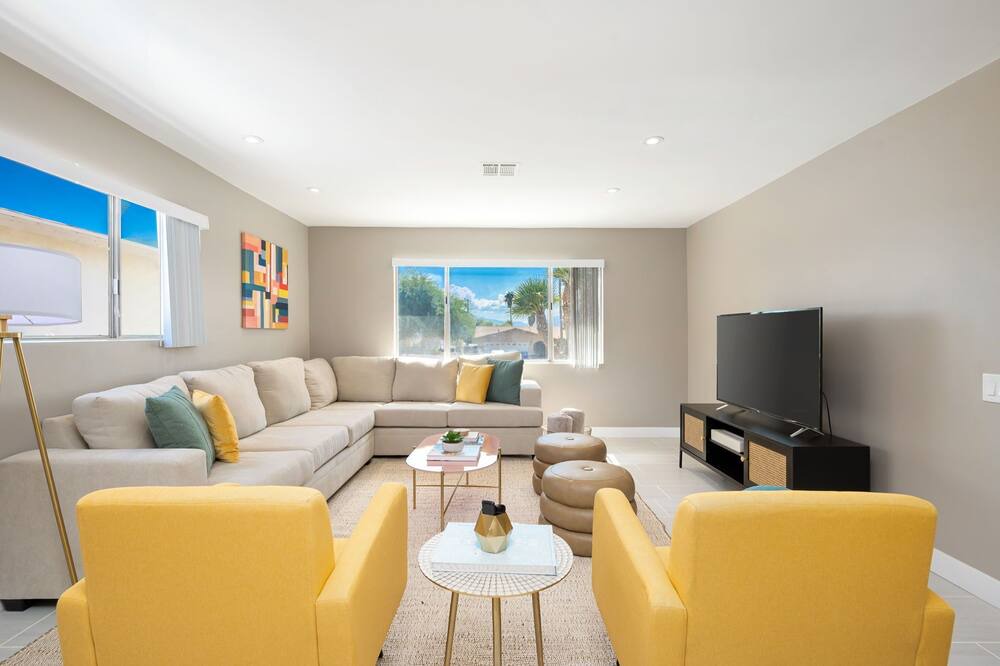 Photo of Livingroom in Desert Hot Springs