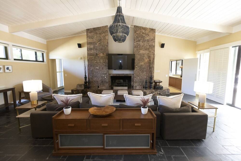 Photo of Livingroom in Downtown Monterey