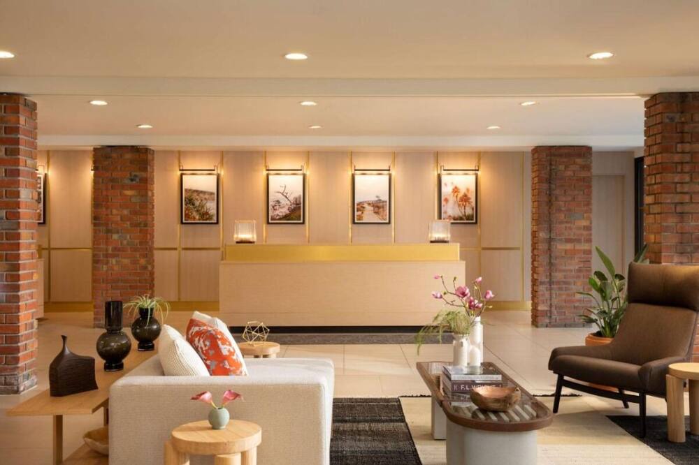 Photo of Livingroom in Downtown Monterey