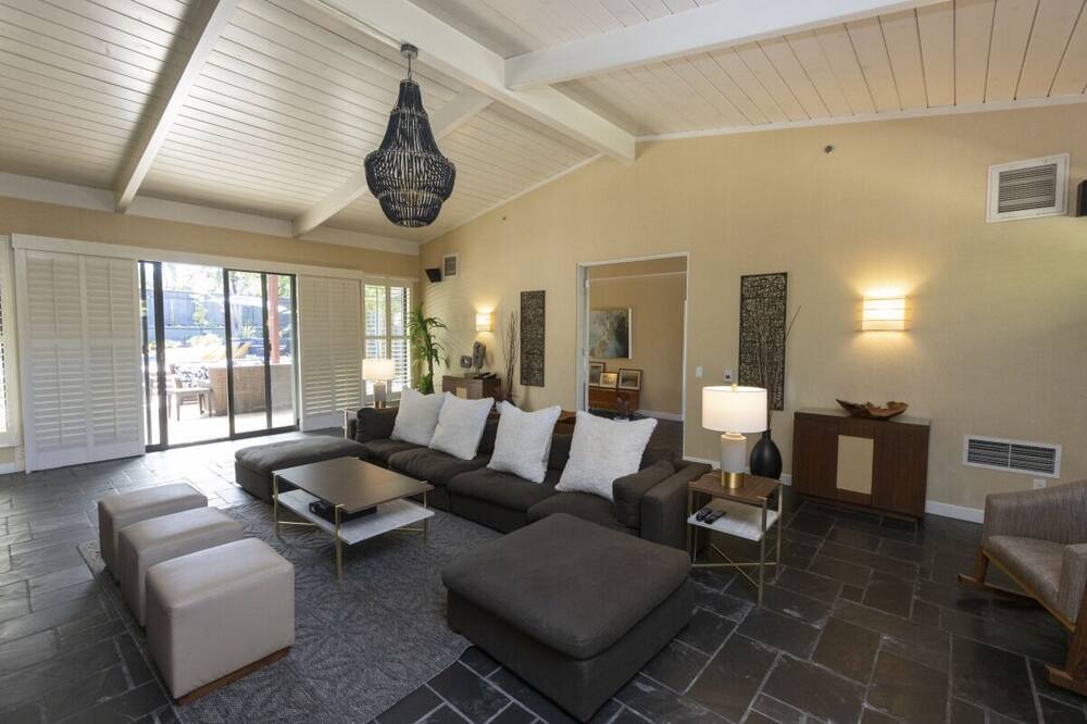 Photo of Livingroom in Downtown Monterey