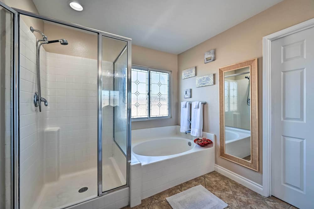 Photo of Bathroom in Ocean View Hills