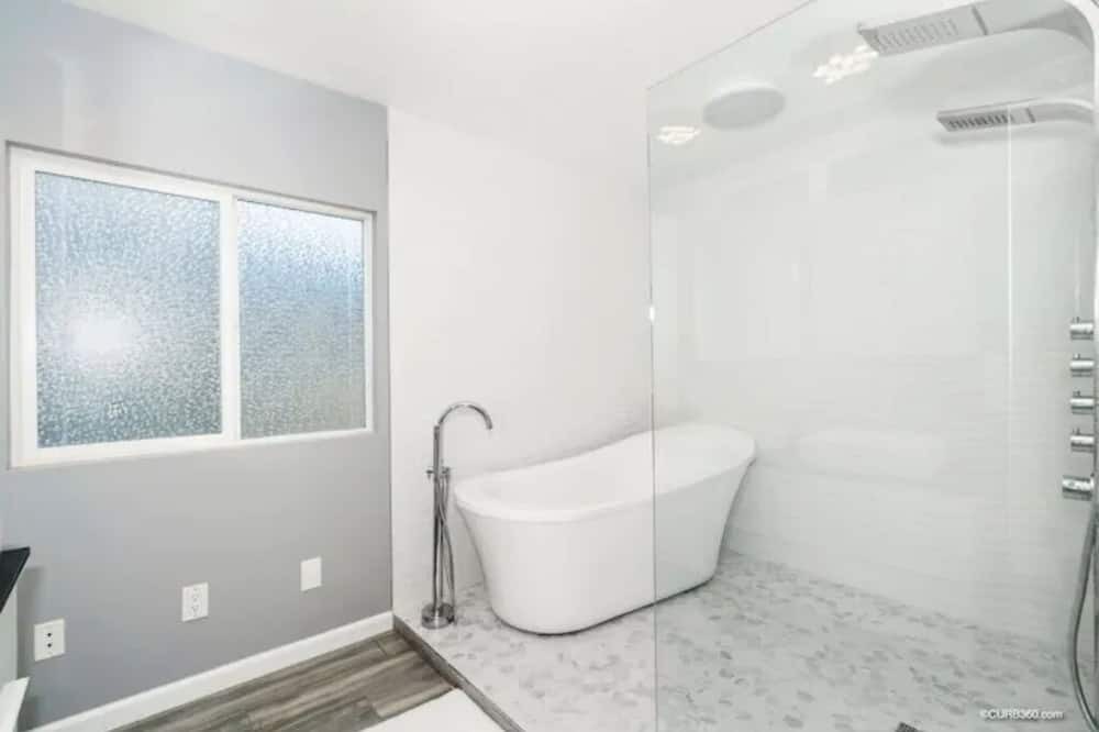 Photo of Bathroom in Terra Nova