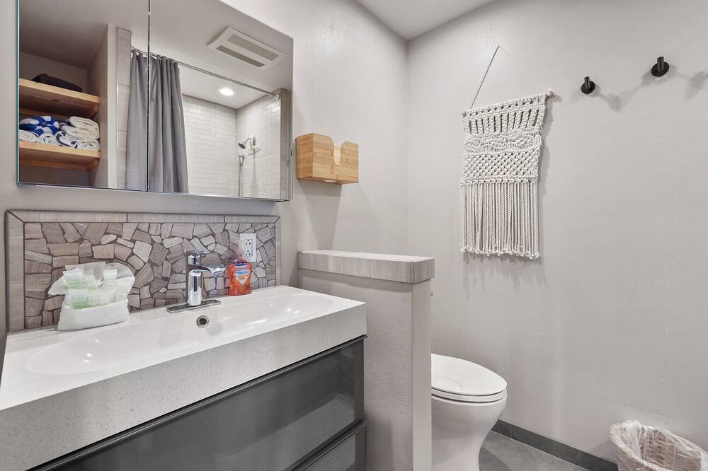 Photo of Bathroom in Mountain View Estates