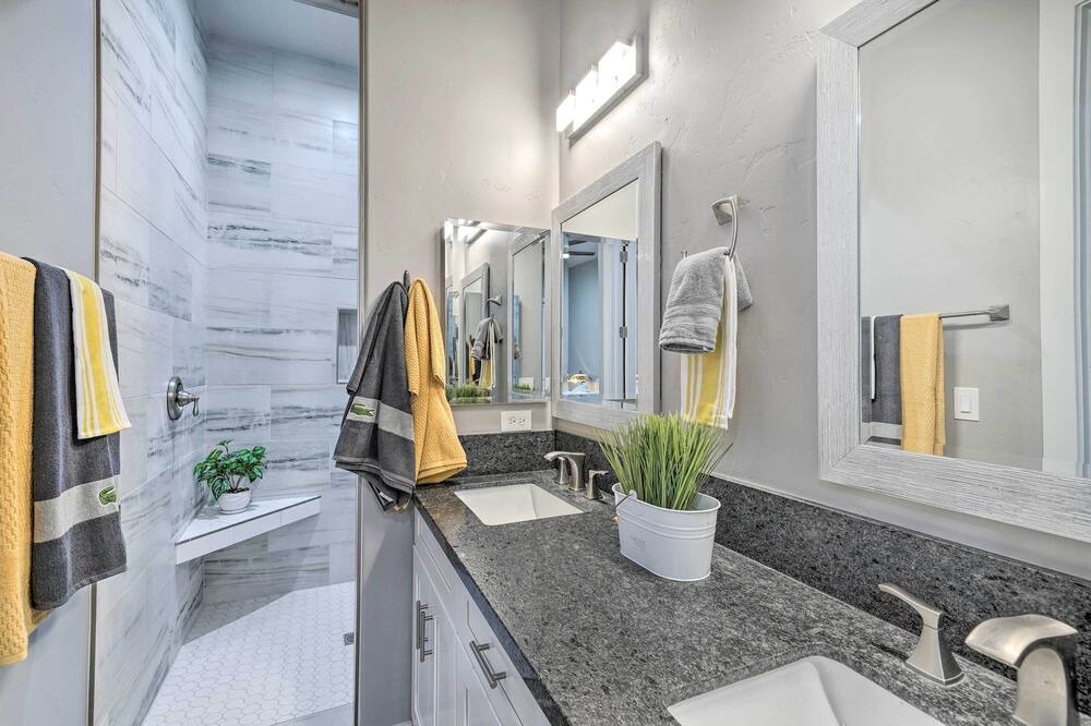 Photo of Bathroom in Bullhead City