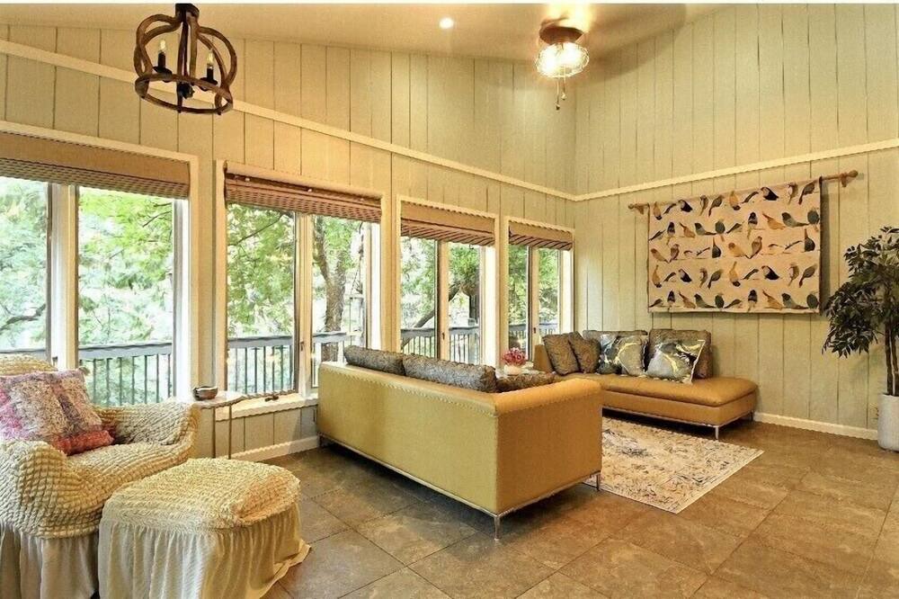 Photo of Livingroom in Coarsegold