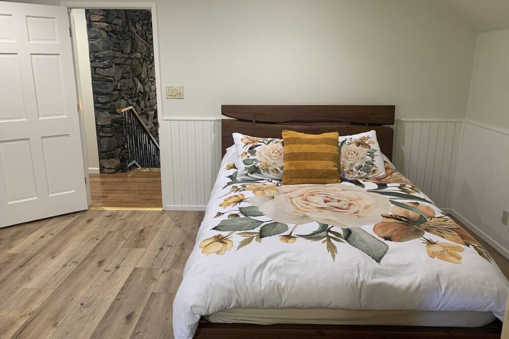 Photo of Bedroom in Coarsegold