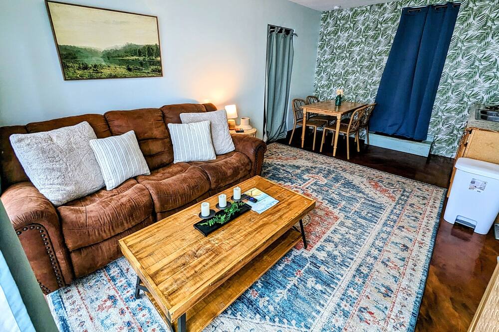 Photo of Livingroom in East Side Capistrano