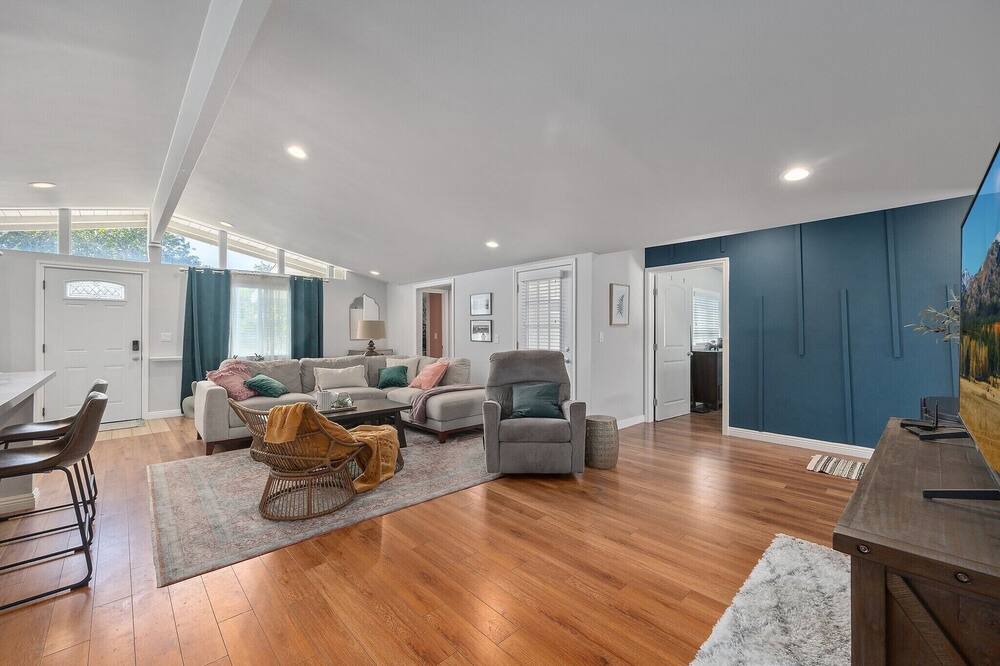 Photo of Livingroom in Northwest Anaheim