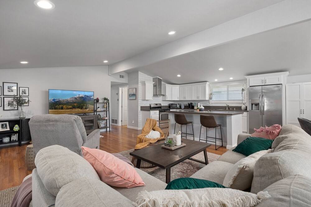 Photo of Livingroom in Northwest Anaheim